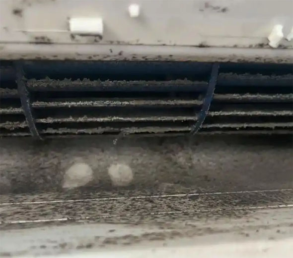 萨迦空调吹的风有股烧焦味是怎么回事